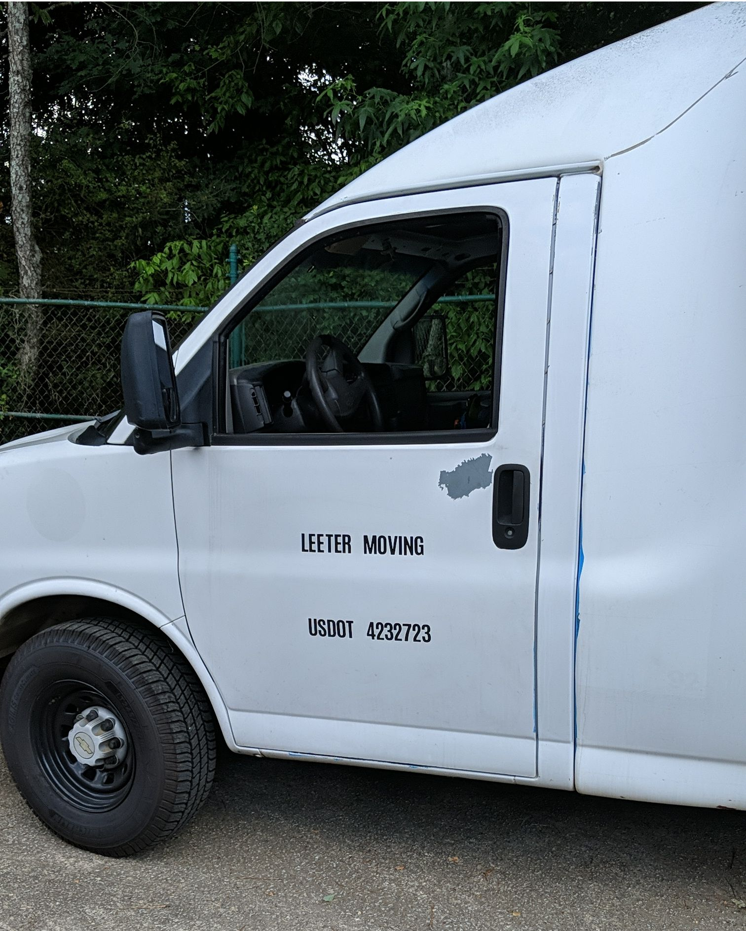 Leetr moving door